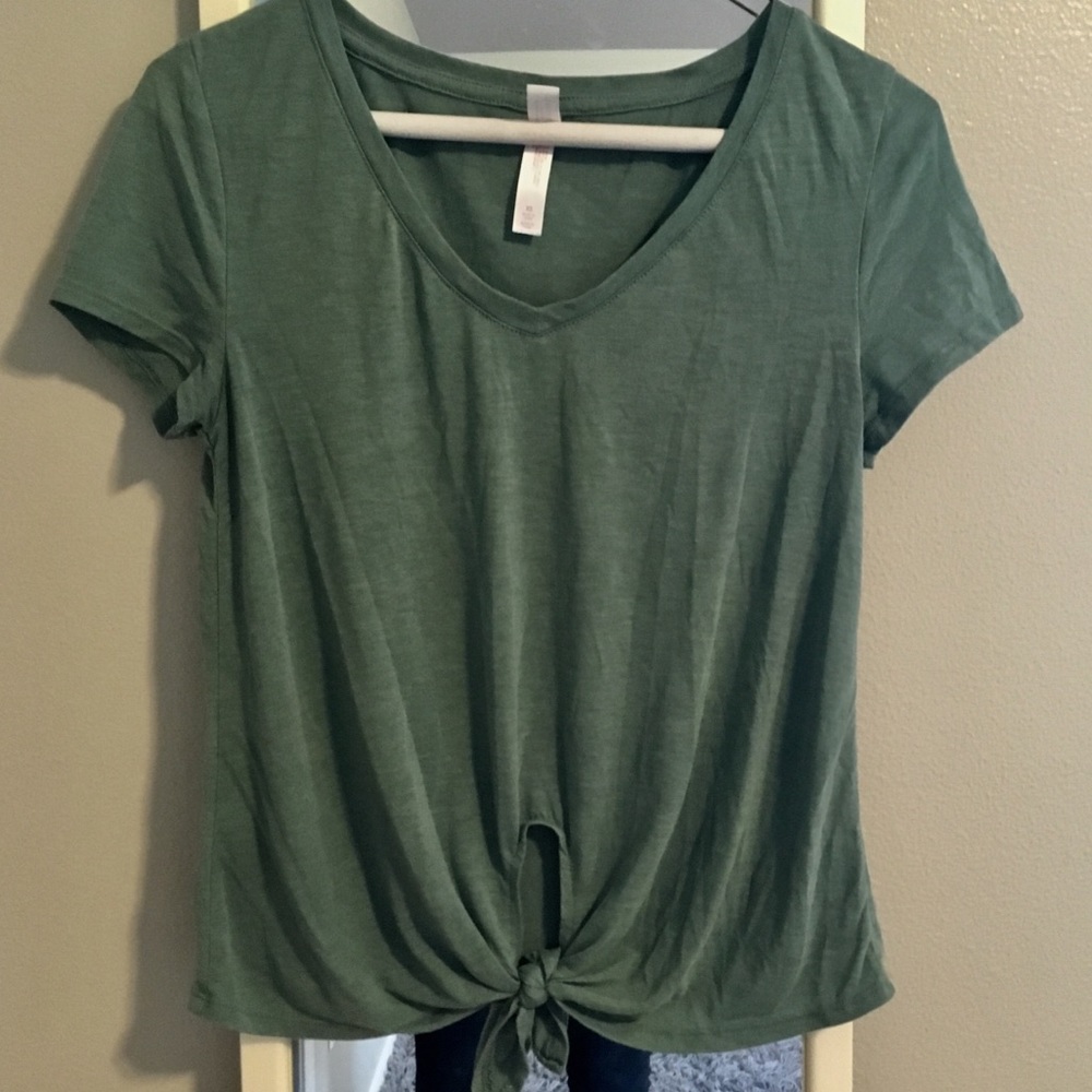 Xhilaration olive t-shirt (women’s XS)